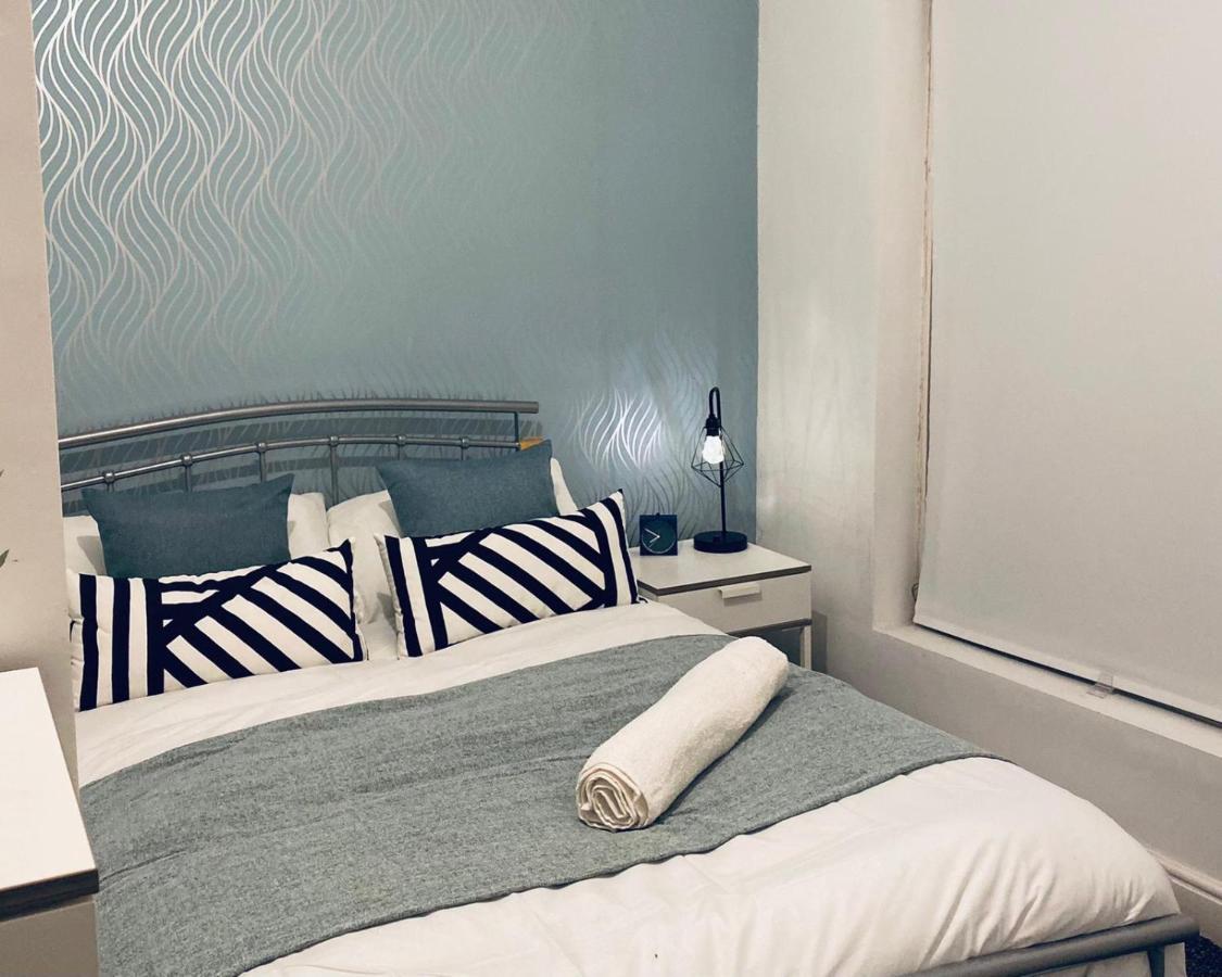 Large 4 Bedroom Home - Coventry City Centre Zewnętrze zdjęcie