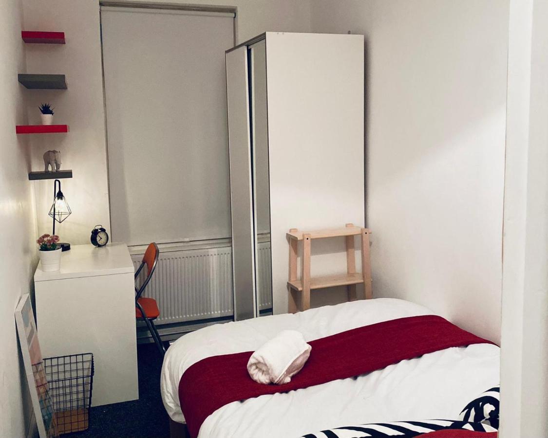 Large 4 Bedroom Home - Coventry City Centre Zewnętrze zdjęcie