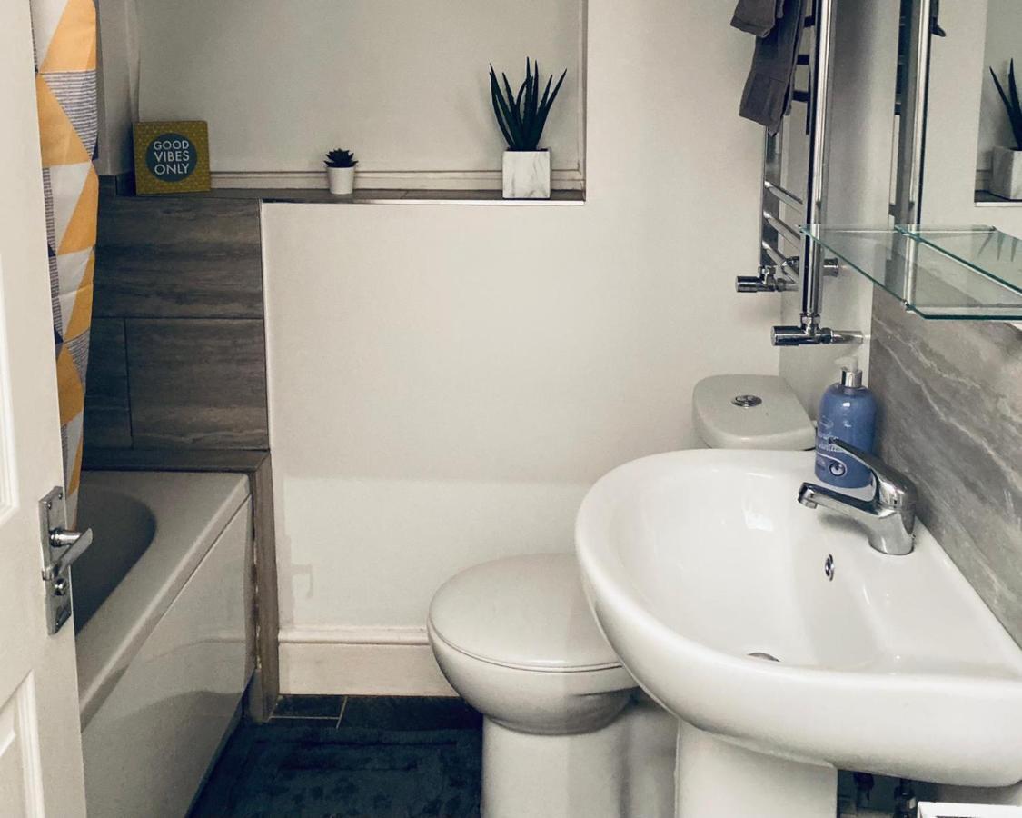 Large 4 Bedroom Home - Coventry City Centre Zewnętrze zdjęcie